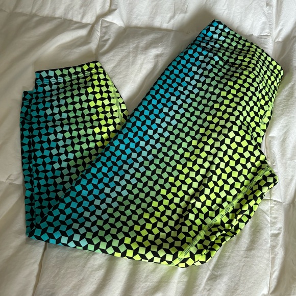 Size Small Calvin Klein Performance Neon Kaleidoscope Design Cropped Leggings - Picture 6 of 10